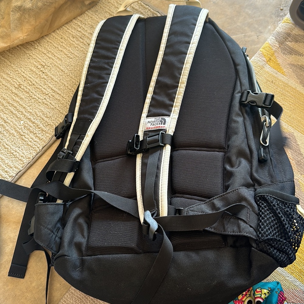 North face backpack - Picture 2 of 4